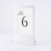 Numery stołów weselnych z minimalistycznymi liśćmi